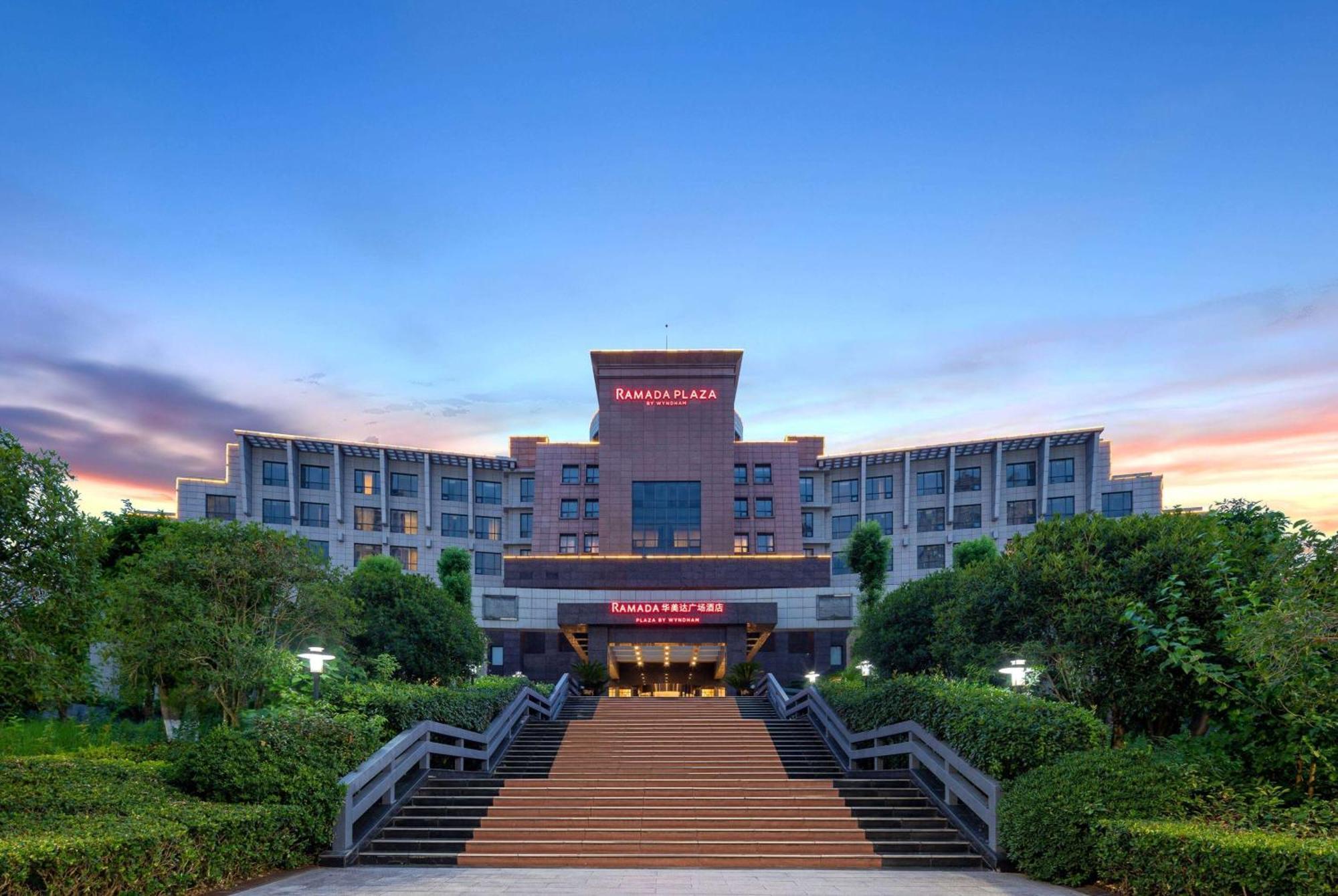 Ramada Plaza By Wyndham Chongqing West Hotel ภายนอก รูปภาพ